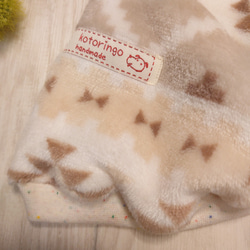 【犬服】暖か ボア タンクトップ  ノルディック柄 プリント  ホワイトベージュ 3枚目の画像