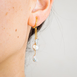 14kgf*淡水パールのソフトタッチクリップイヤリング ３連パール <Shirosumire earrings> 3枚目の画像