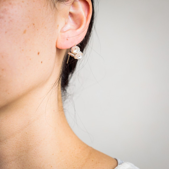 14kgf* 淡水パールのソフトタッチクリップイヤリング<Geppaku earrings> 2枚目の画像