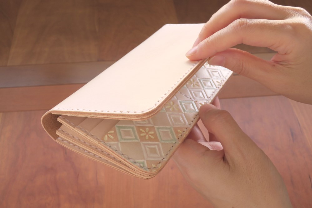 本革　長財布 （ちら見せイエロー）