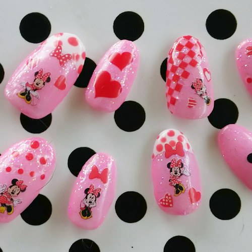 ネイルチップ ☆ ディズニー ミニーちゃん ピンクラメ ☆ ネイルチップ