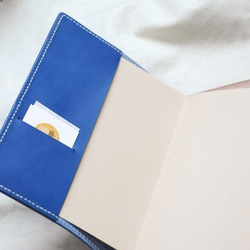 青空のブックカバー:イタリア製タンニンなめし牛革〜 4枚目の画像