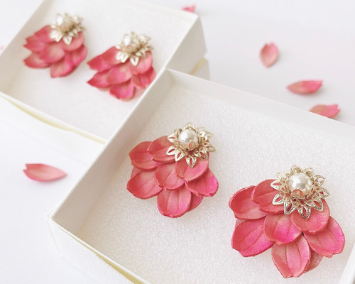 桜さくら2021*ピンクの花びらいっぱい/揺れない革花ピアス
