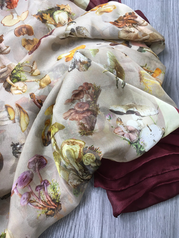 獨家設計 ~ Mushroom Pure Silk Scarf ~ 100%全絲可愛蘑菇圍巾 第4張的照片