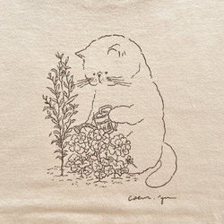 再販開始「マスターとお花たち」手描きデザイン半袖Tシャツ　カラー/ニュアンスベージュ（5.6oz） 2枚目の画像