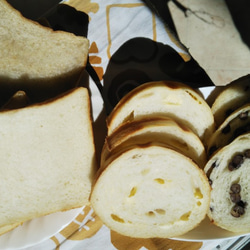天然酵母食パンと全粒粉食パン、ラウンドパンのお試しセット。北海道産小麦粉使用の安心安全の無添加パンです。贈り物にもどうぞ 2枚目の画像