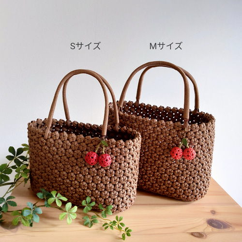受注制作】花結び編み❀かごバッグ（S）モカ色［チャーム付・変更OK