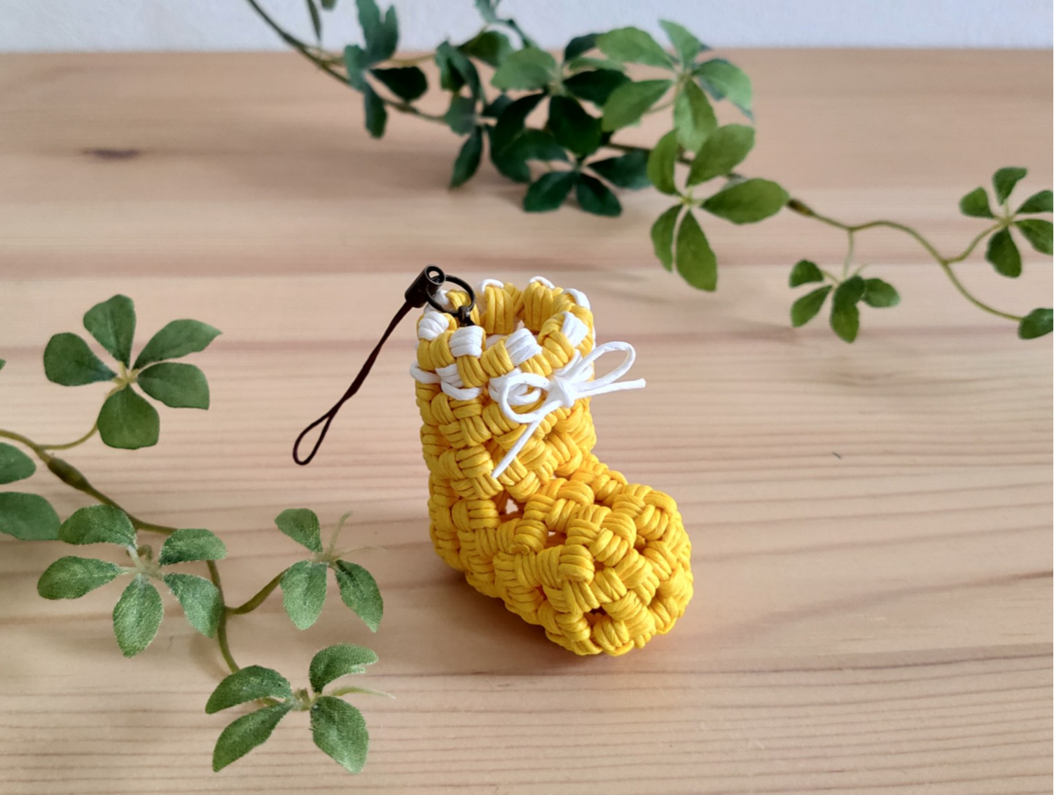 セルプイ　serpui 鳥形かごバッグ カラフルビーズストラップ付き