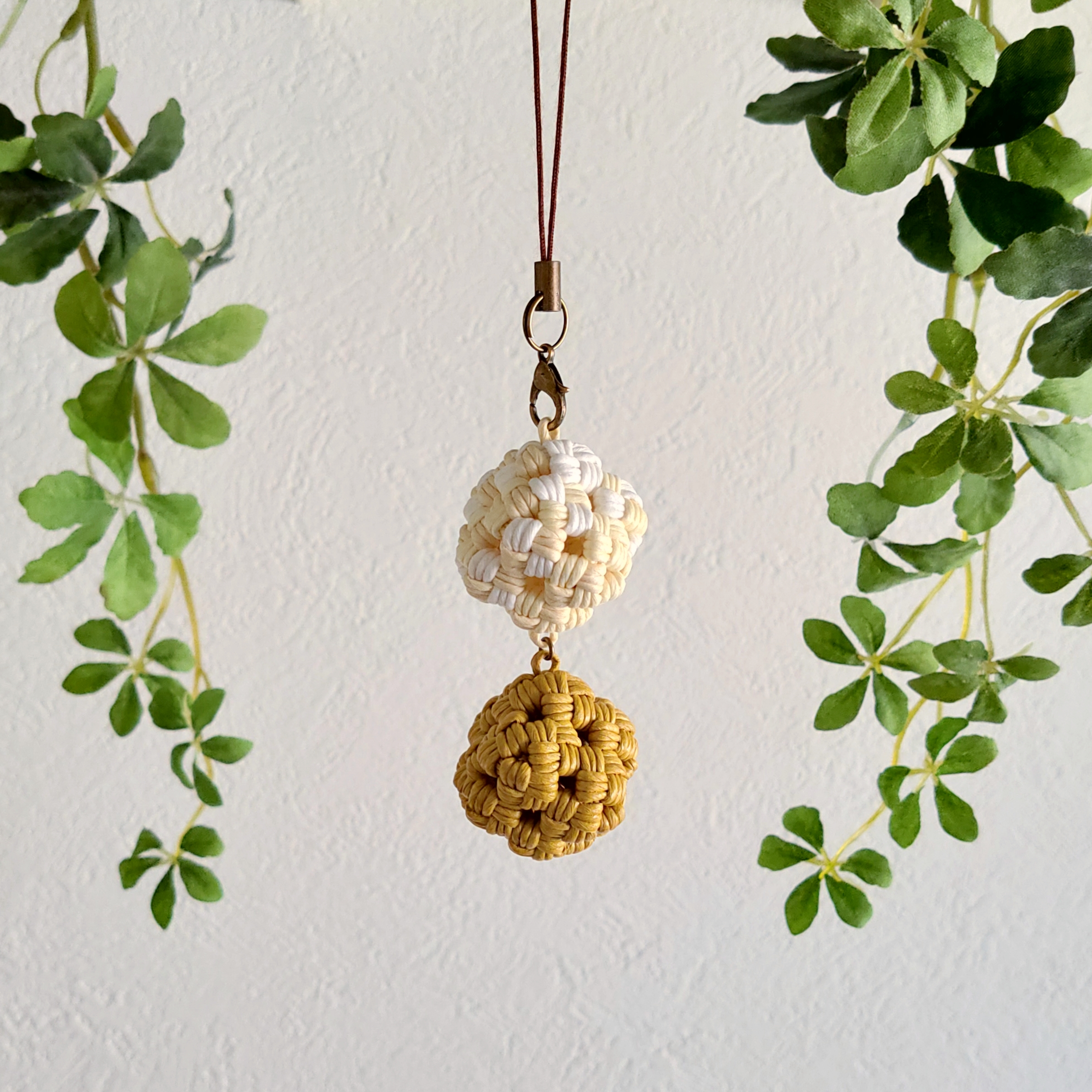 匿名配送手作りチャームストラップ＊pjcクロッチくんとお花のかごバッグ 匿名配送手作りチャームストラップ＊pjcクロッチくんとお花の