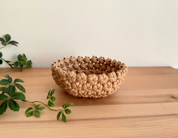 花結び編み❀かご小物入れ［パステルクッキー色］お菓子かご・カギ