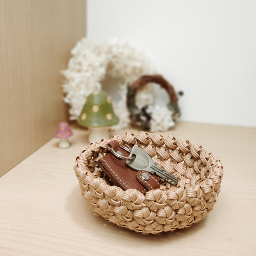 花結び編み❀かご小物入れ［パステルクッキー色］お菓子かご・カギ