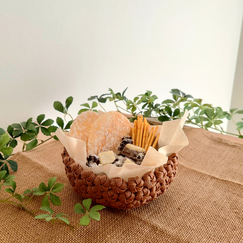 花結び編み❀かご小物入れ［マロングラッセ色］お菓子かご・カギ
