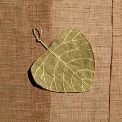 リネン製ヨモギ染め葉っぱコースター　−イヌビワの葉−　 2枚目の画像