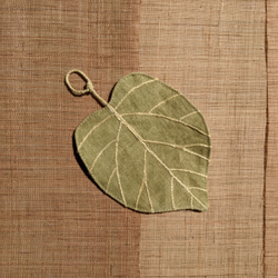 リネン製ヨモギ染め葉っぱコースター　−イヌビワの葉−　 4枚目の画像