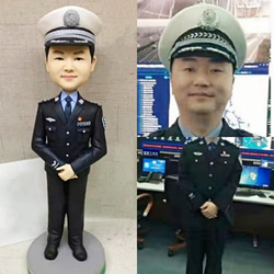 [訂做] 3D 肖像漫畫娃娃公仔/男友/女朋友生日蛋糕禮帽警察情侶禮物 第1張的照片