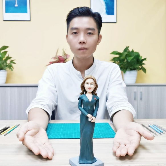【オーダーメイド】ハイエンド 蝋人形グレード 立体アート人形の置物 あなたの写真やアイデアに基づいて 名人 髪型 ドレス