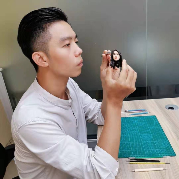 【オーダーメイド】ハイエンド 蝋人形グレード 立体アート人形の置物 あなたの写真やアイデアに基づいて 名人 髪型 ドレス