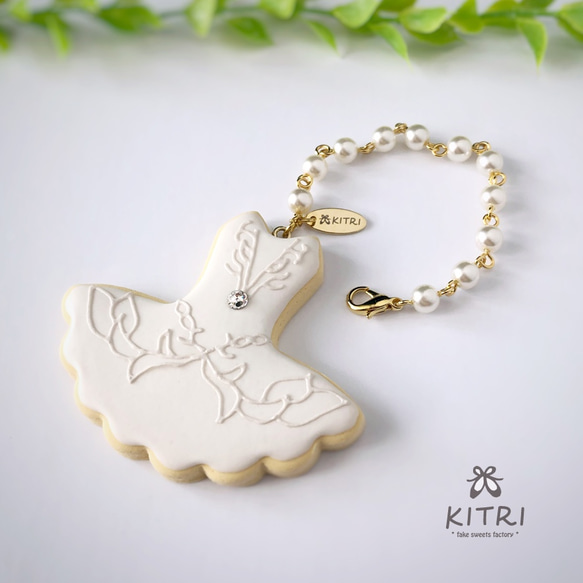 受注生産】バレエ衣装「オデット（白鳥）」風のフェイクアイシング 