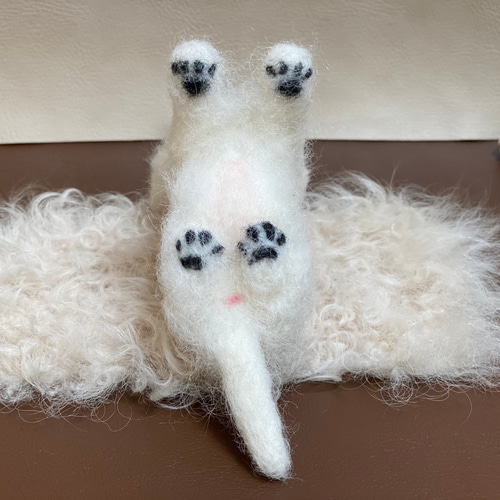 お休みしてます』羊毛フェルト ウエスティ 座りポーズ限定セミ