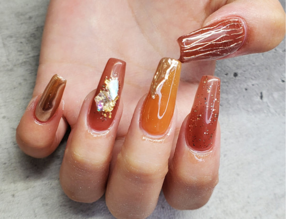 ブラウンゴールドニュアンスシェルネイル ラメ バイカラー 韓国