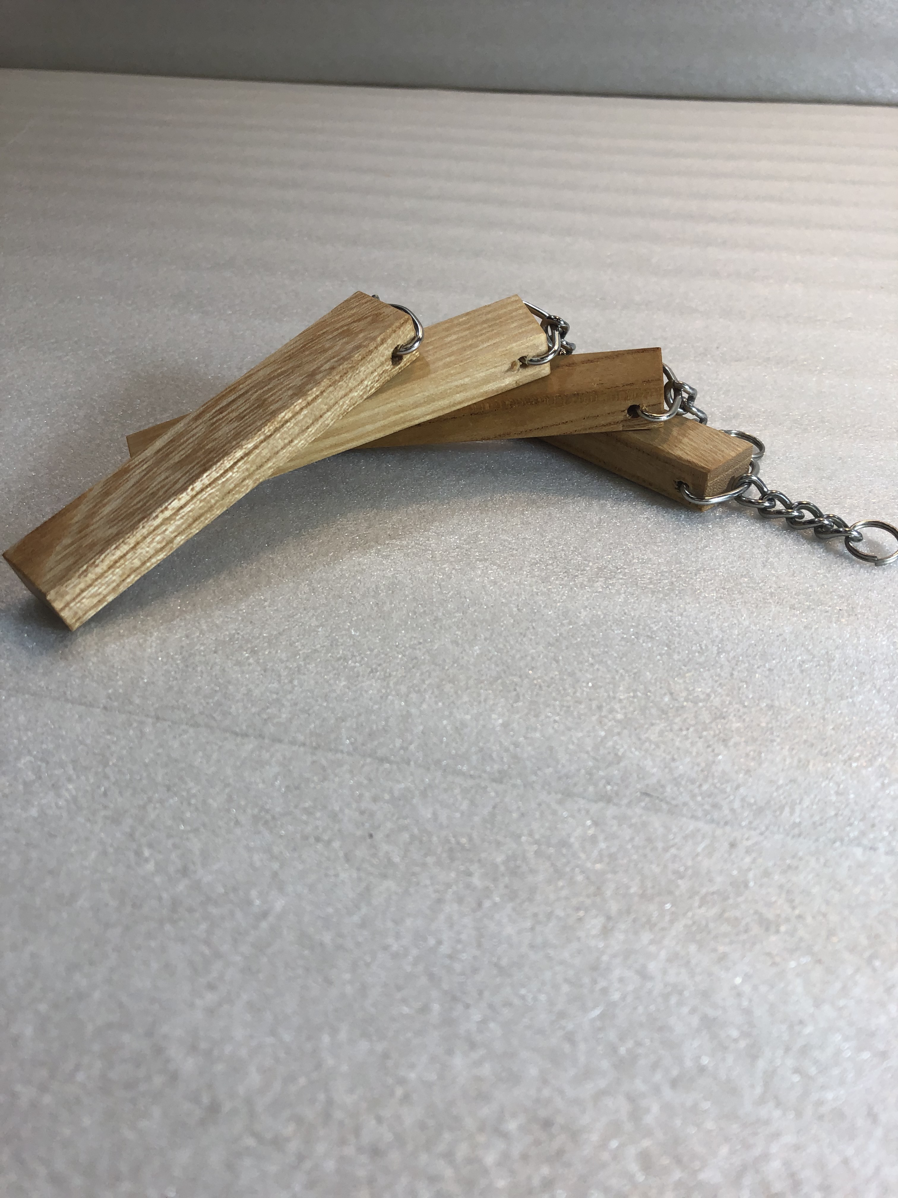 手作り　木製　携帯用　つまようじ　入れ　キーホルダー（青　オレンジ　染めた堅木） 手作り 木製 携帯用 つまようじ 入れ キーホルダー（青 オレンジ