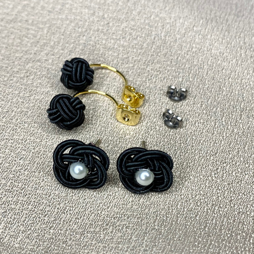 水引アクセサリー 2way 黒小花と玉結び ピアス（スタッド・一粒