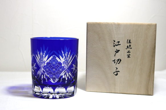 江戸切子　オールドグラス　　笹の葉　星　菊つなぎ　瑠璃　木箱入り 1枚目の画像