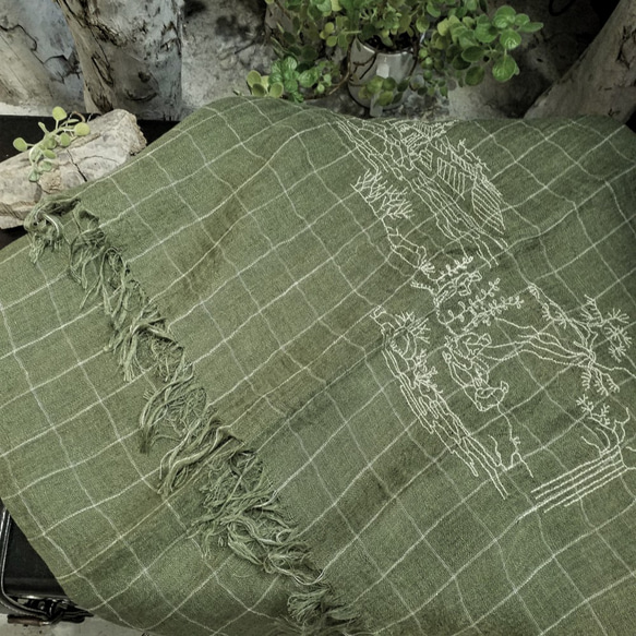 刺繡簡約格子全痳圍巾-中國古詩郊遊樂線條畫圖案 第2張的照片