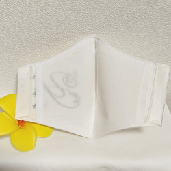 花イニシャル刺繍入り　シルク生地使用マスクカバー フィルターポケット付きインナーマスク 2枚目の画像