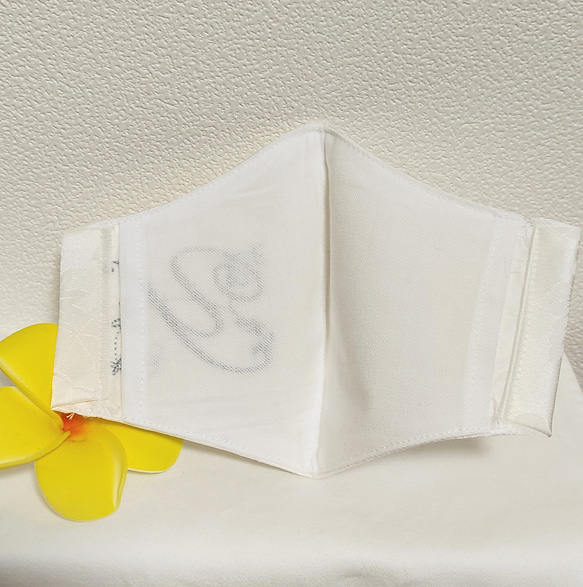 花イニシャル刺繍入り　シルク生地使用マスクカバー フィルターポケット付きインナーマスク 2枚目の画像