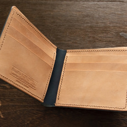 【セール】栃木レザー　手縫い二つ折りカード財布　ネイビーx生成り 3枚目の画像