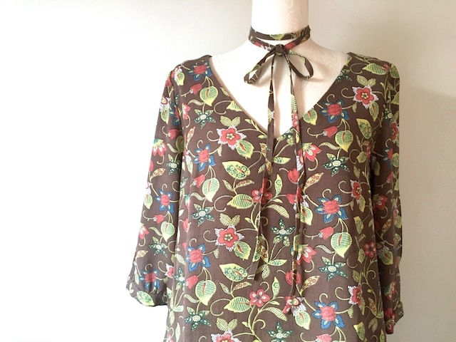 花柄フリルワンピース　リボン付き