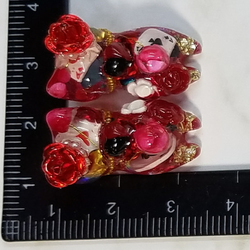 売り切れ※不思議の国のアリス ハートの女王イメージにゃんこ レジン