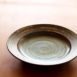 伊豆土リムストライプの九寸皿（黒釉） 2枚目の画像