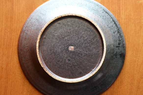 伊豆土リムストライプの九寸皿（黒釉） 3枚目の画像