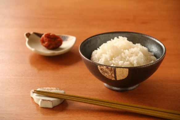 黒釉飯碗（土の花） 2枚目の画像