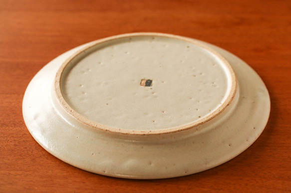 伊豆土條紋裝飾邊六寸盤（白釉） 第4張的照片