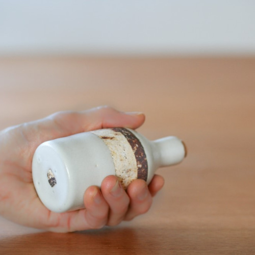 花の彫刻付き陶器ボトル古道具骨董 骨董市のワインボトル mini（1個） 一輪挿し・花瓶・花器 古荘美紀