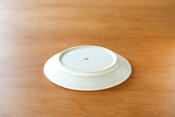 伊豆土紋裝飾邊六寸盤（白釉） 第5張的照片