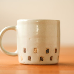 白釉マグカップ（dot）(Mサイズ) 3枚目の画像