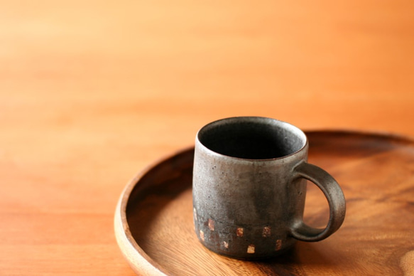 黒釉マグカップ（dot Mサイズ) 1枚目の画像