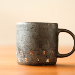 黒釉マグカップ（dot Mサイズ) 2枚目の画像