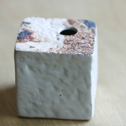 四角いブロックの花器（白釉） 2枚目の画像