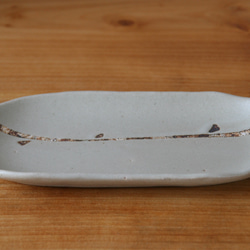 伊豆土のlineの長皿（白釉） 1枚目の画像