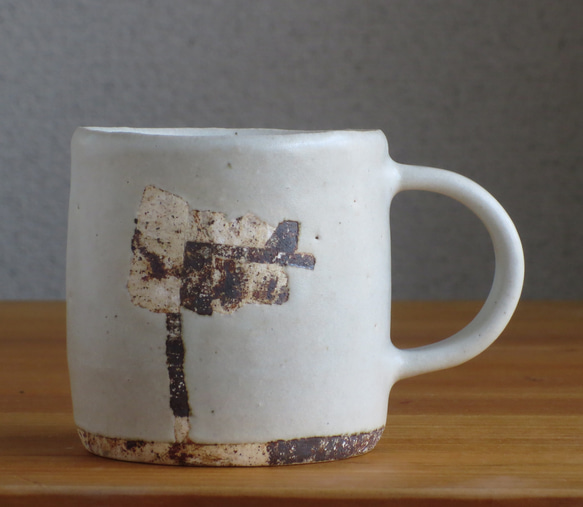 伊豆土のハナのマグカップ（白釉） 1枚目の画像