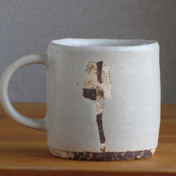 伊豆土のハナのマグカップ（白釉） 2枚目の画像
