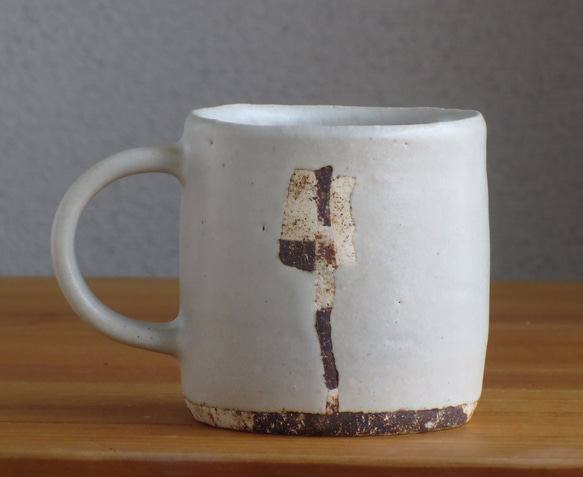 伊豆土のハナのマグカップ（白釉） 2枚目の画像