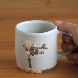 伊豆土のハナのマグカップ（白釉） 4枚目の画像