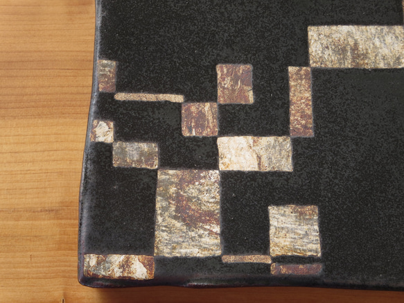 黒釉九寸台皿（puzzle） 3枚目の画像
