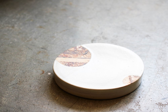 白釉たまご台皿（七寸） 1枚目の画像